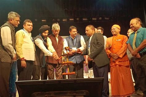 JIS welcomes global pharmaceutical and biomedical experts