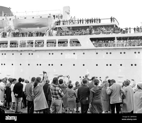 Waving goodbye ship hi-res stock photography and images - Alamy
