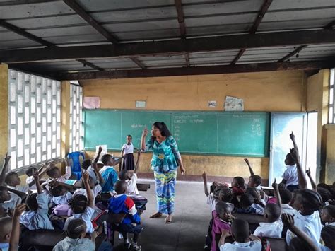 https://www.congo-press.com/wp-content/uploads/2024/11/bonette_elombe_enseignante.jpg