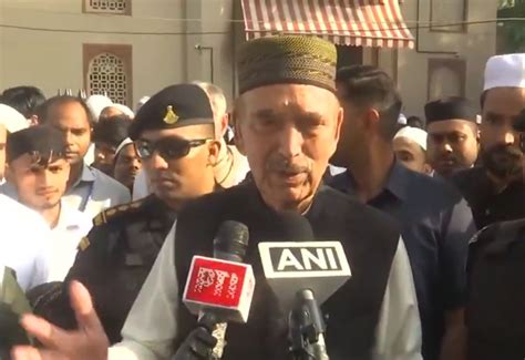 Leaders from Muslim community offer Namaz at Parliament Street Mosque ...