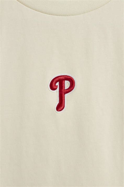 Pro Standard UO Exclusive MLB Philadelphia Phillies Tee | Urban ...