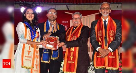 NU follows VNIT, drops caps and gowns at convocation | Nagpur News ...