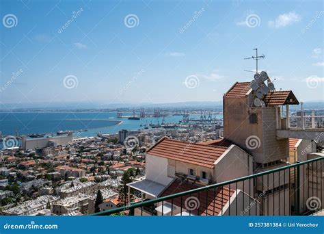 Vistas Al Puerto De La Ciudad De Haifa Desde El Lado Del Parque De Esculturas. Foto de archivo ...