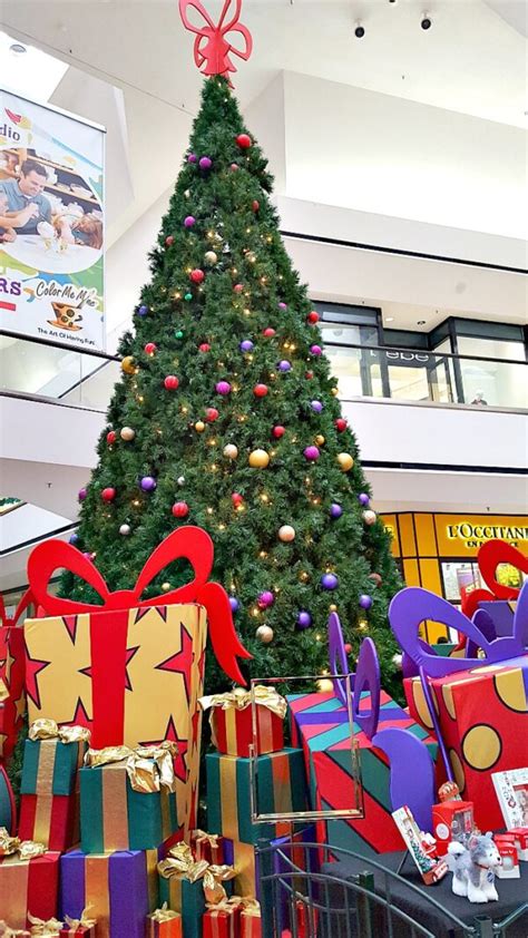 Get in the Holiday Mood at Stoneridge Mall - Mama Knows It All