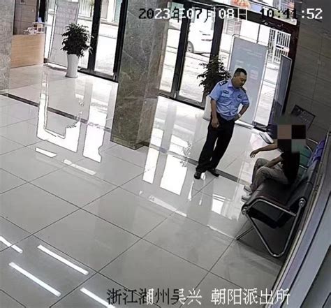 犯罪嫌疑人正要爬上窗户，民警飞扑过去，抓住了他的脚……-中国长安网