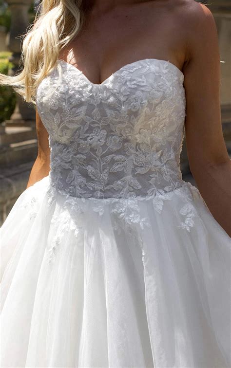 Elegant Lace Ballgown Wedding Dress