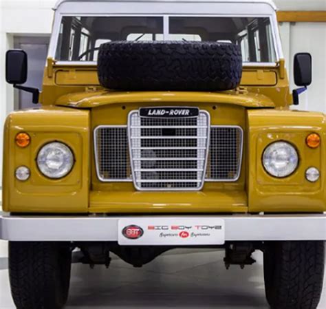MS Dhoni Adds A Vintage Land Rover 3 In His Garage & Here’s All We Know ...