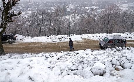 Cold wave, dense fog leave north India shivering; schools in Jharkhand ...