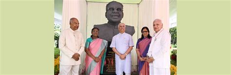 The President of India, Smt Droupadi Murmu unveiled the bust of former ...