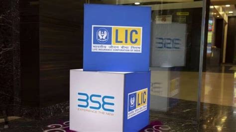 LIC Share Price : एलआयसीचा शेअर पहिल्यांदाच १००० पार, गुंतवणूकदारांनी ...