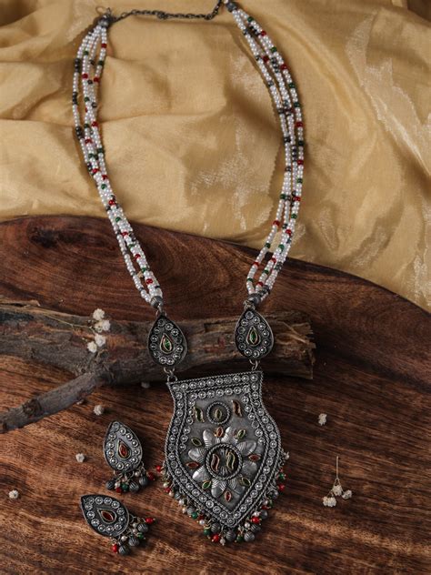 The Candescent Buds Necklace Set in Red & Green Kundan Stone – Cippele