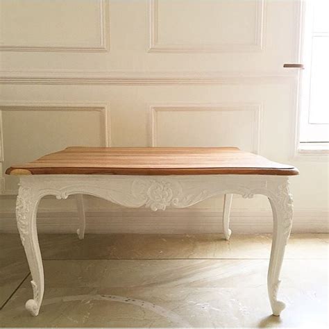 Centre table with rococo motifs and delicate Louis XV legs – Parrot ...