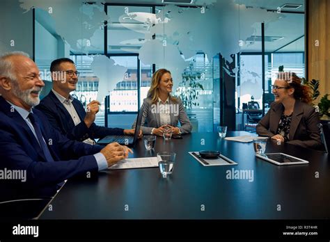 Group of Happy Business People 的图像结果