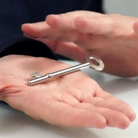 Ghost Key Magic Trick 的图像结果