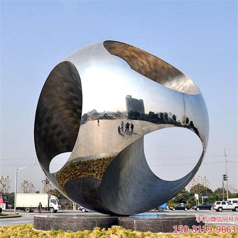 直径6米镜面不锈钢圆环雕塑安装实例_艺术制品有限公司-站酷ZCOOL
