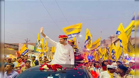 Gujarat Elections 2022: AAP leader Raghav Chadha holds roadshow in ...