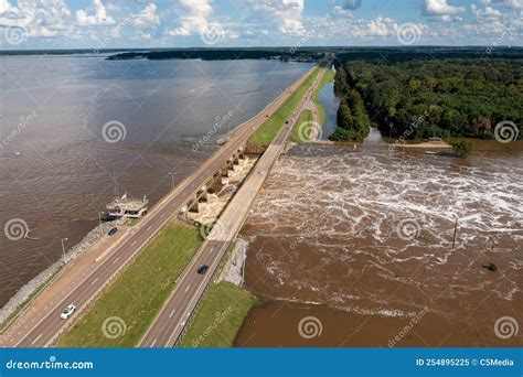 The Ross Barnett Reservoir Spillway Dam, that Feeds the Pearl River ...