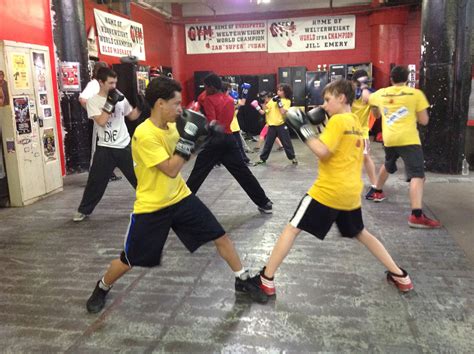 Kids Boxing 的图像结果