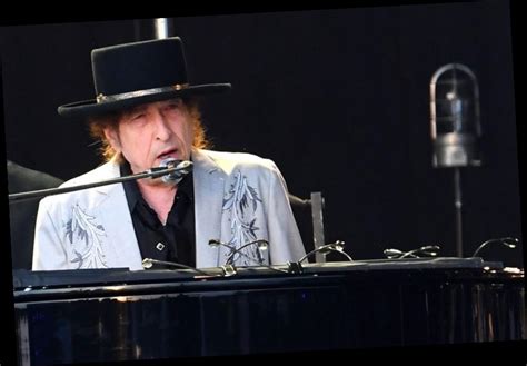 What is Legendary Musician Bob Dylan's Net Worth? - Newcelebworld.com