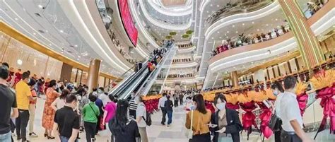 2022三亚免税店购物,免税店里特别多人排队。很早...【去哪儿攻略】