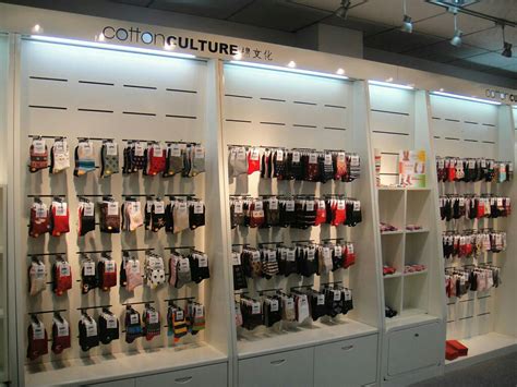 Happy Socks袜子店设计 – 米尚丽零售设计网-店面设计丨办公室设计丨餐厅设计丨SI设计丨VI设计