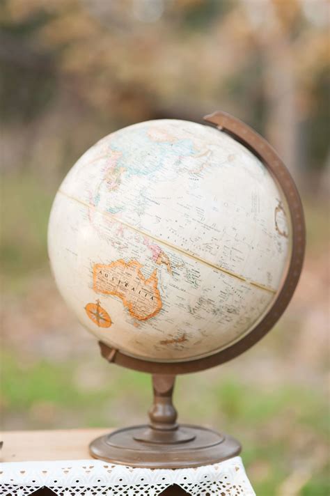 White World Globe 的图像结果