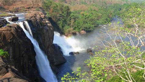 https://www.keralatourism.org/images/picture/large/Athirappalli_Waterfalls_1764.jpg