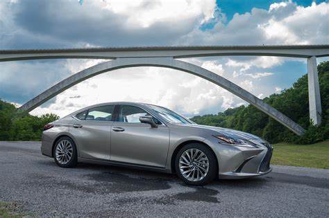 2019 Lexus ES 350 First Drive Review | Automobile Magazine