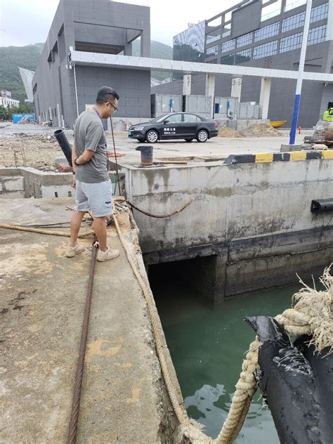 阳江市生态环境局海陵分局加强日常监管,开展闸坡船排厂侧排水口污水排放检查工作