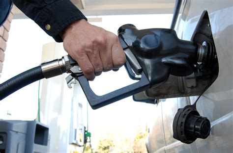 Top 10 Tips to Improve Gas Mileage - YouFixCars.com