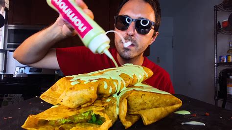 Mukbang Eating Chicken 的图像结果