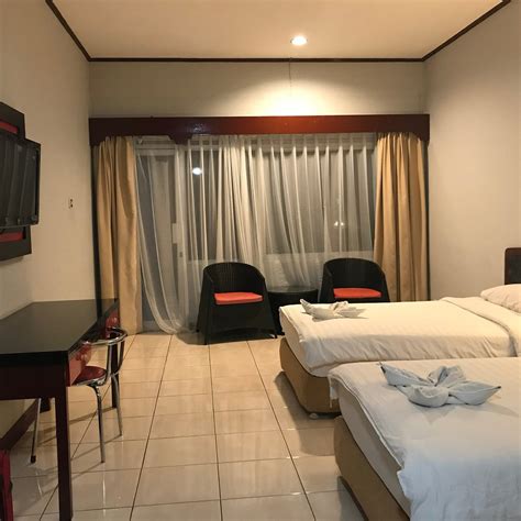 PATRA PARAPAT HOTEL (Sumatra) - Hotel Reviews, Photos, Rate Comparison ...