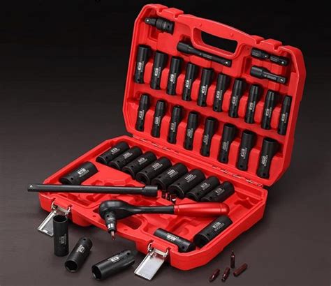Using a Socket Set 的图像结果