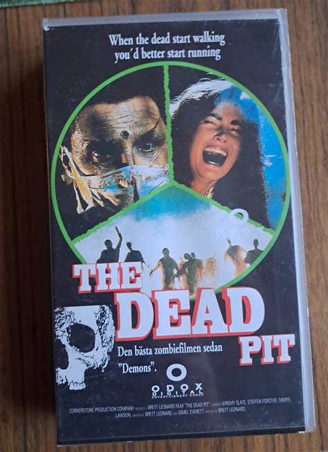 Se produkter som liknar The Dead Pit - VHS på Tradera (680470590)