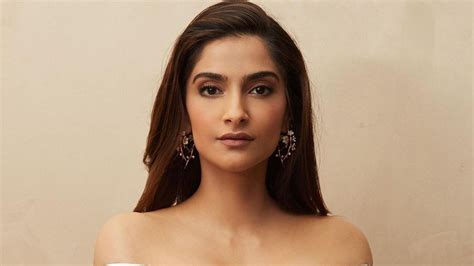Follow these 7 easy steps to recreate Sonam Kapoor Ahuja's nude makeup ...