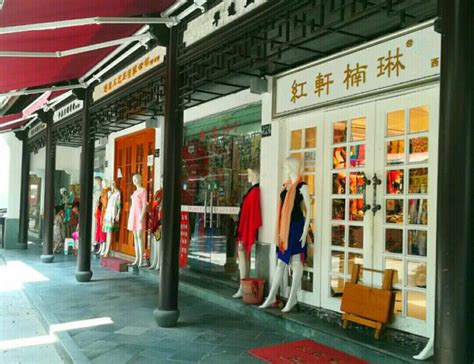 【携程攻略】杭州杭州中国丝绸城购物,丝绸城非常的大，应该有几百家商户。专卖各种的丝绸纸片，价格又贵又…