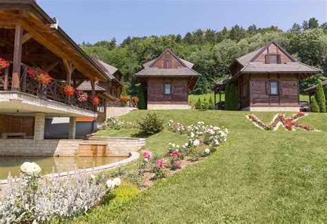 Etno Naselje Vrdnička kula (Vrdnik, Srbija) | Turistički Centri, Hoteli ...