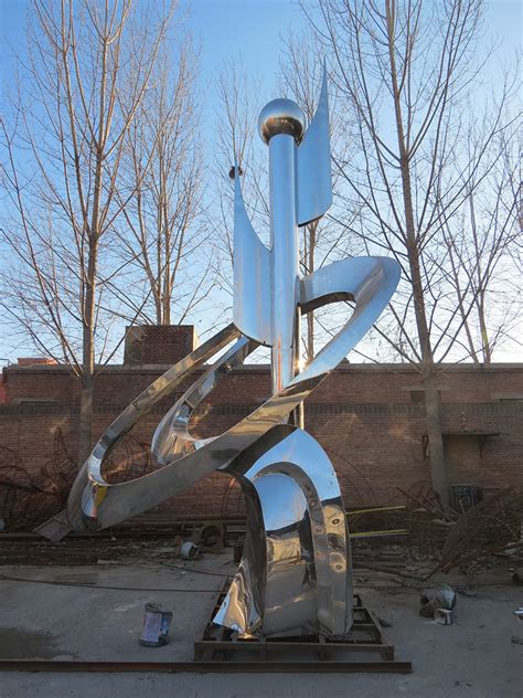 学校为什么摆放校园不锈钢雕塑及影响-宏通雕塑
