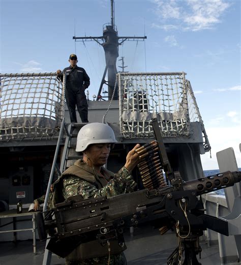 美军把“海马斯”留在东海边上_军事频道_中华网