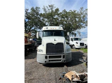 2013 MACK VISION SLEEPER TRUCK in Miami, FL, USA