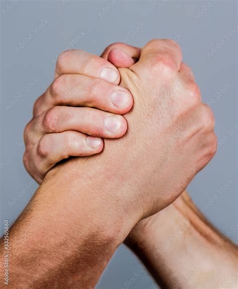 Back Arm Handshake 的图像结果