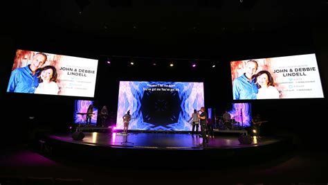 Mark Driscoll leaves James River Church stage after criticizing act