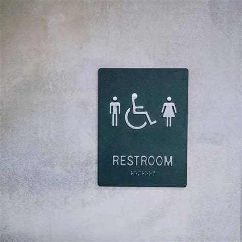 Restroom Signage 的图像结果