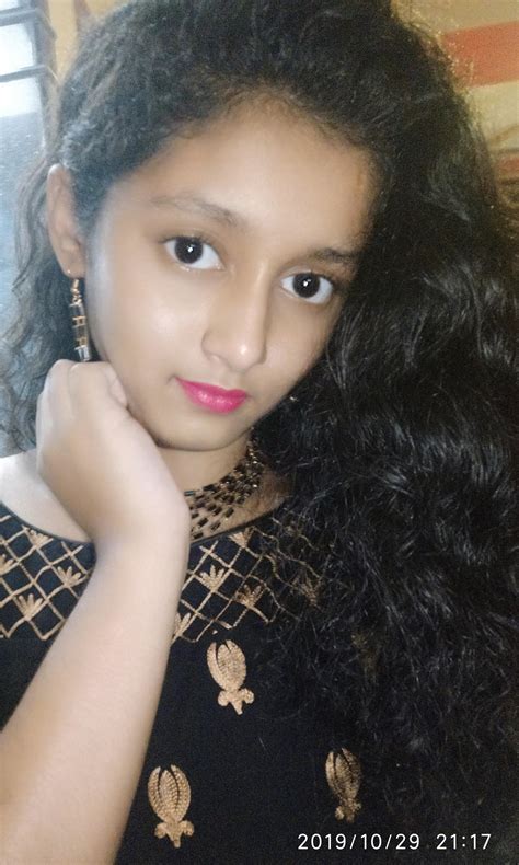 How does:i) the thickness of cuticleii) the distribution of stomataiii ...