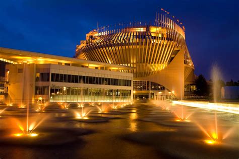 Montreal Casino: The Lights, The Parties, the Gambling Glitz