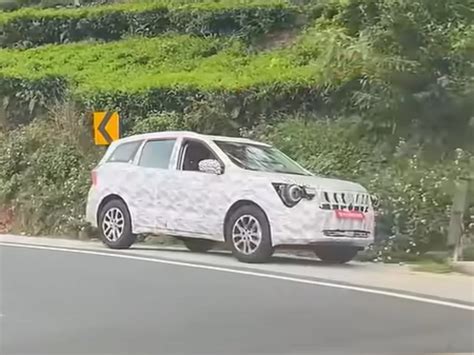 Mahindra XUV700 facelift spotted — Top things to know