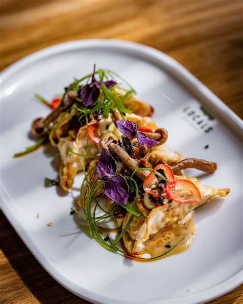 locals restaurant 的图像结果