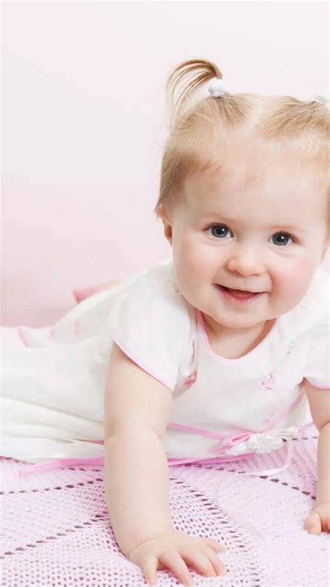 10 baby girl names that mean "bright"
