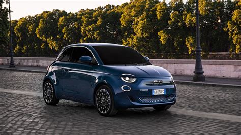 Electric Fiat 500 available to reserve with price of £26,995 | Carbuyer