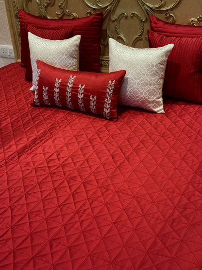 The Maroon Cloud Bedding Set – NEXUS BY UPASNA
